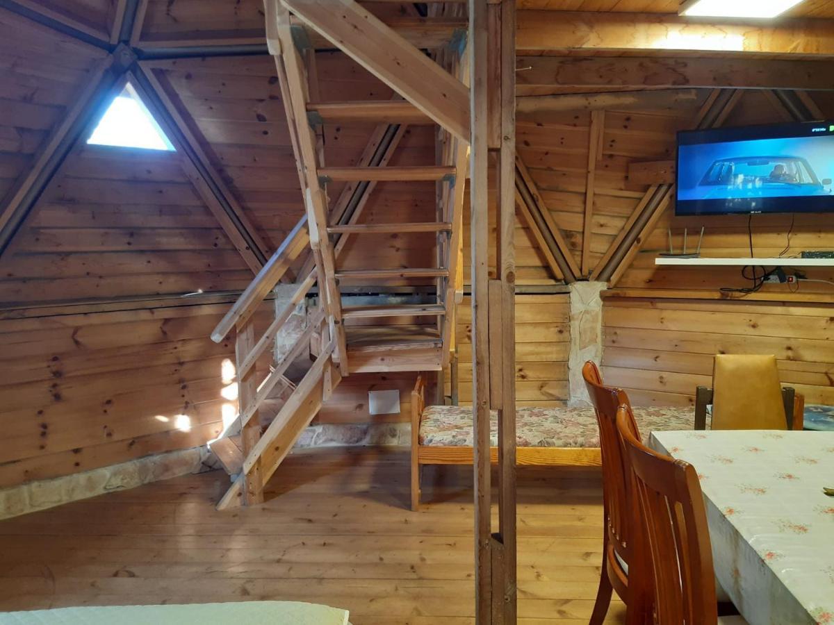 בקתת עץ בחורש במנות - דום גיאודזי - Wooden Cabin In Manot Luaran gambar