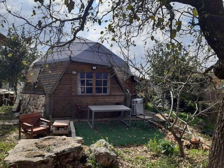 בקתת עץ בחורש במנות - דום גיאודזי - Wooden Cabin In Manot Luaran gambar