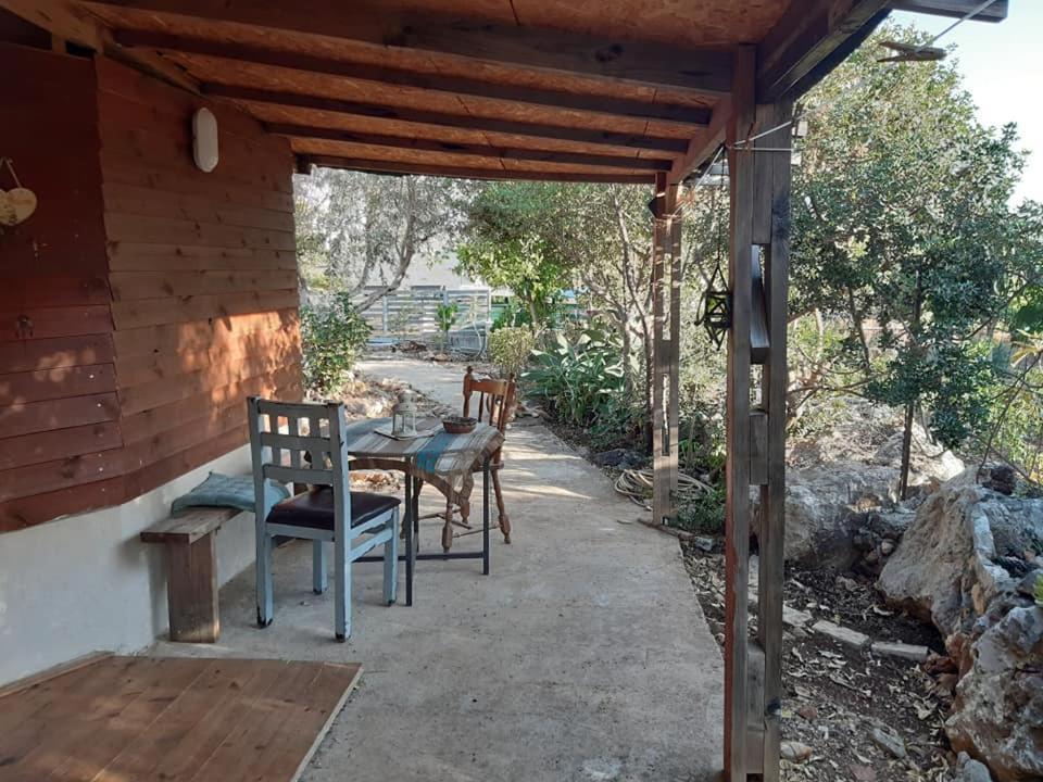 בקתת עץ בחורש במנות - דום גיאודזי - Wooden Cabin In Manot Luaran gambar