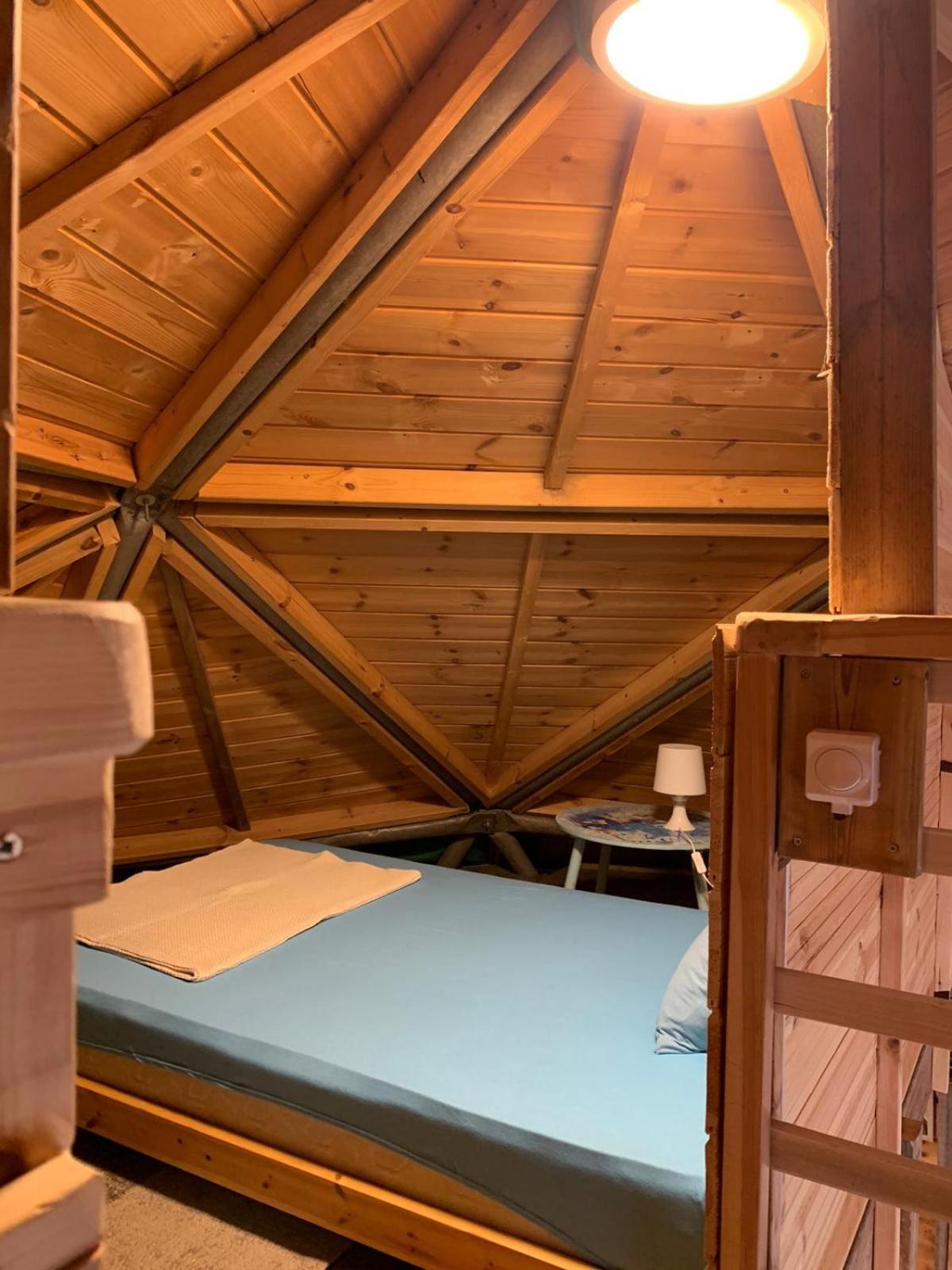 בקתת עץ בחורש במנות - דום גיאודזי - Wooden Cabin In Manot Luaran gambar
